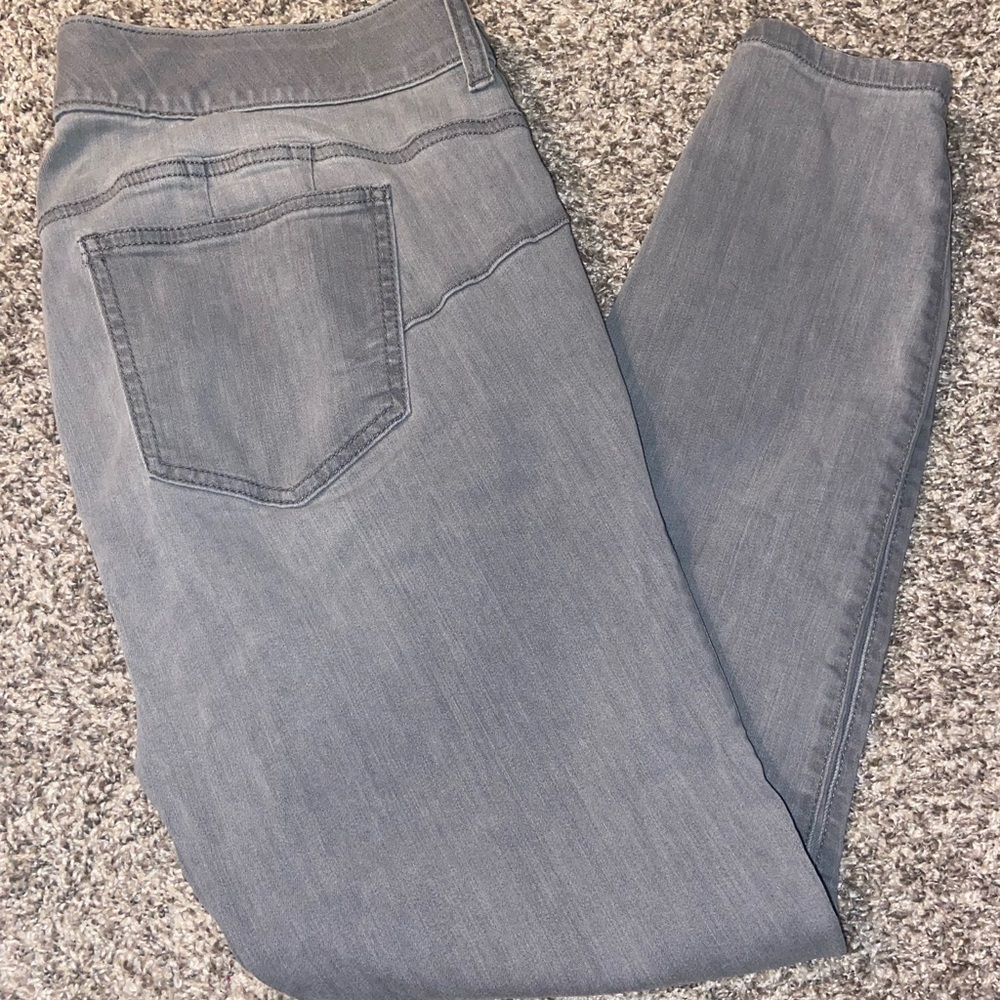 Torrid Bombshell Skinny Distressed Women's 18
Gray Jeans